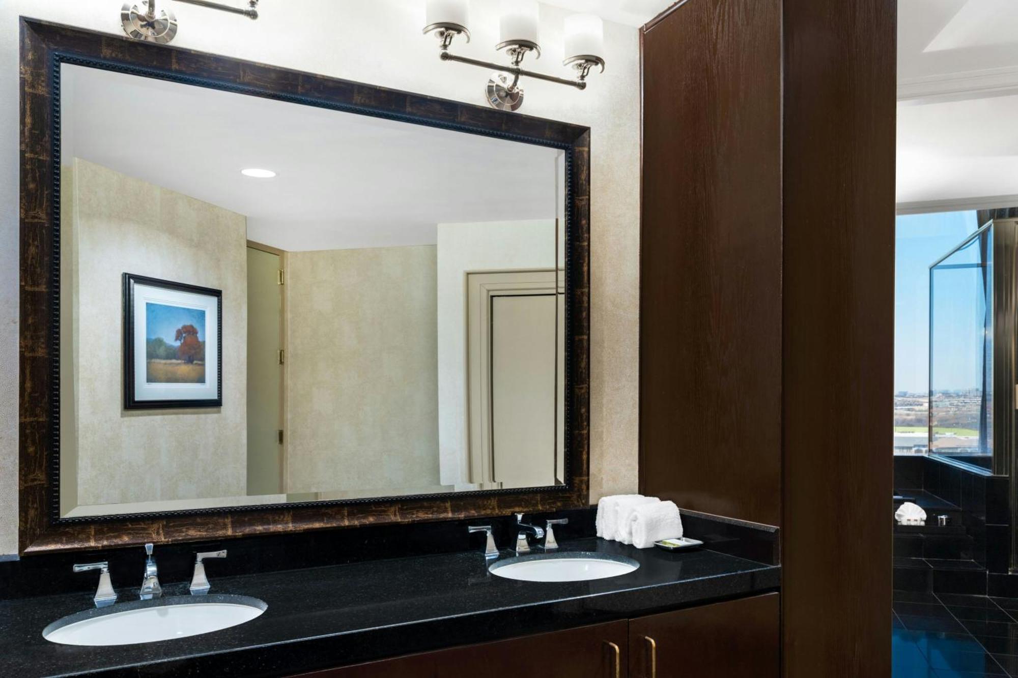 Renaissance Dallas North Hotel Farmers Branch Extérieur photo
