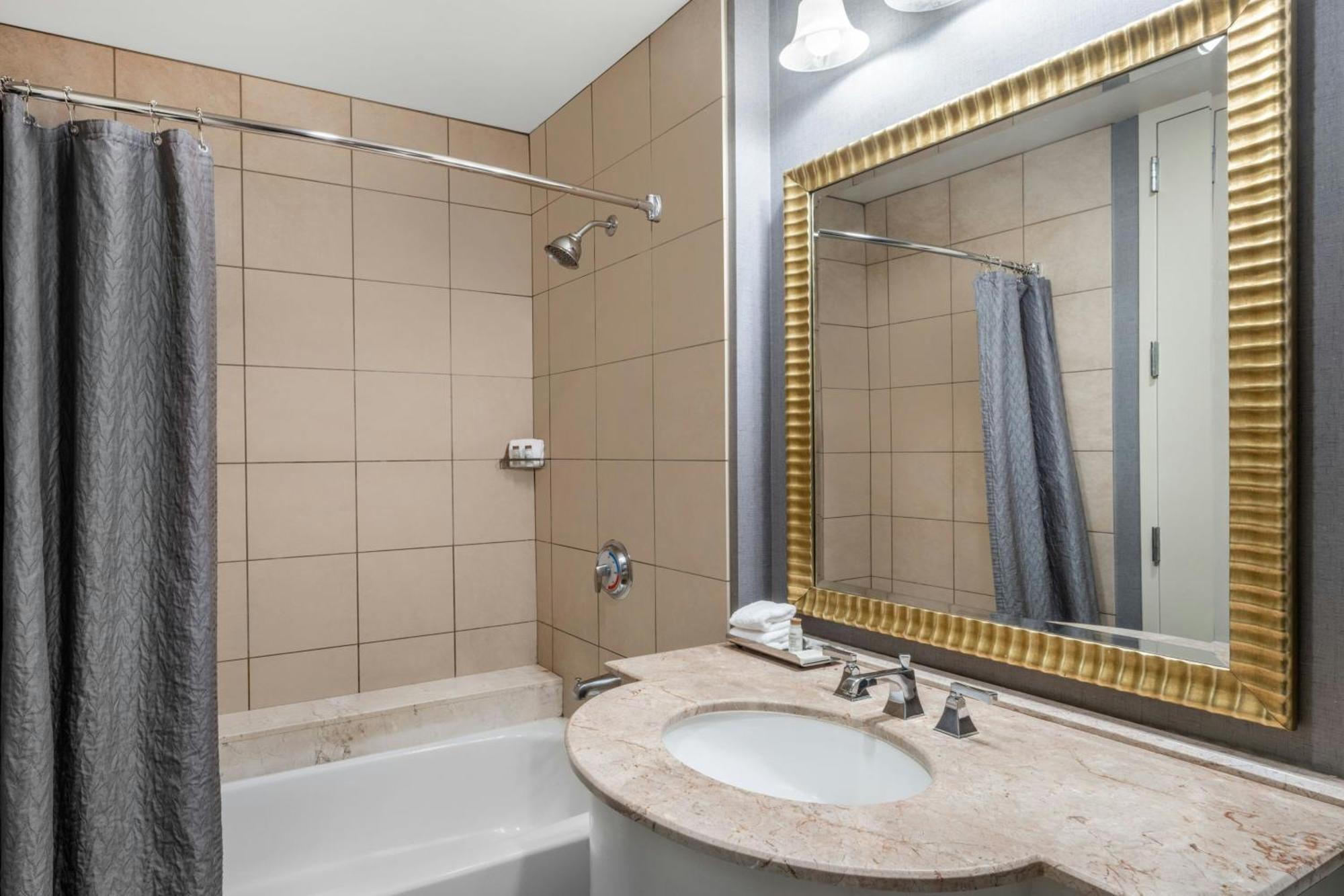 Renaissance Dallas North Hotel Farmers Branch Extérieur photo